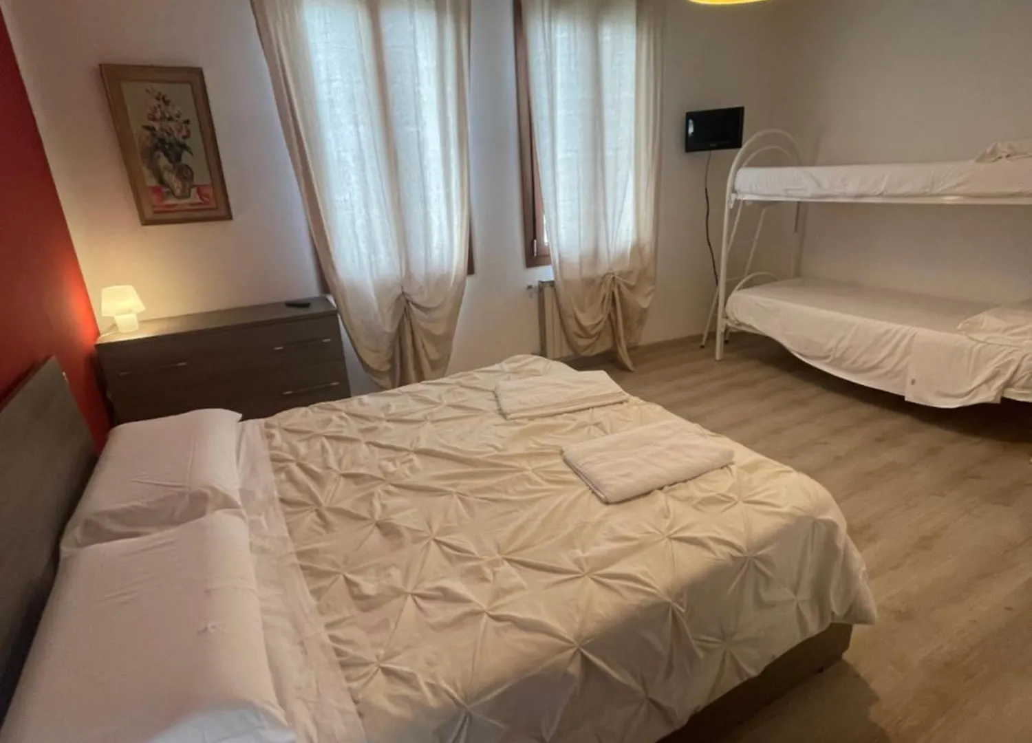 Romantic Enchantment With Private Bathroom Venedik